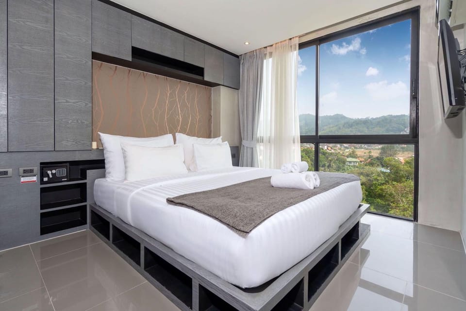 Bed, Photo of the whole room, Bedroom, Mountain view