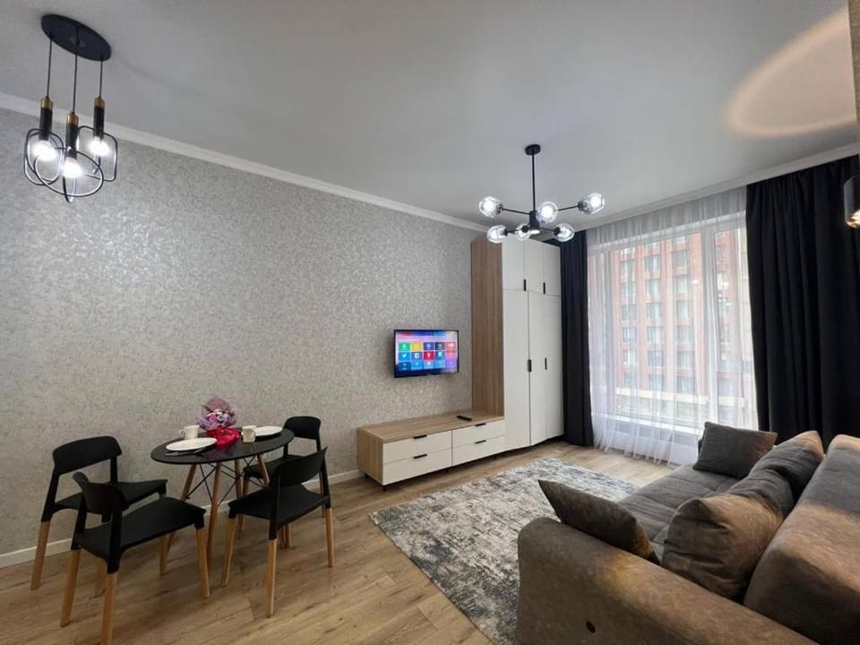 Communal lounge/ TV room, TV and multimedia, Living room, Seating area, Dining area, Evening entertainment