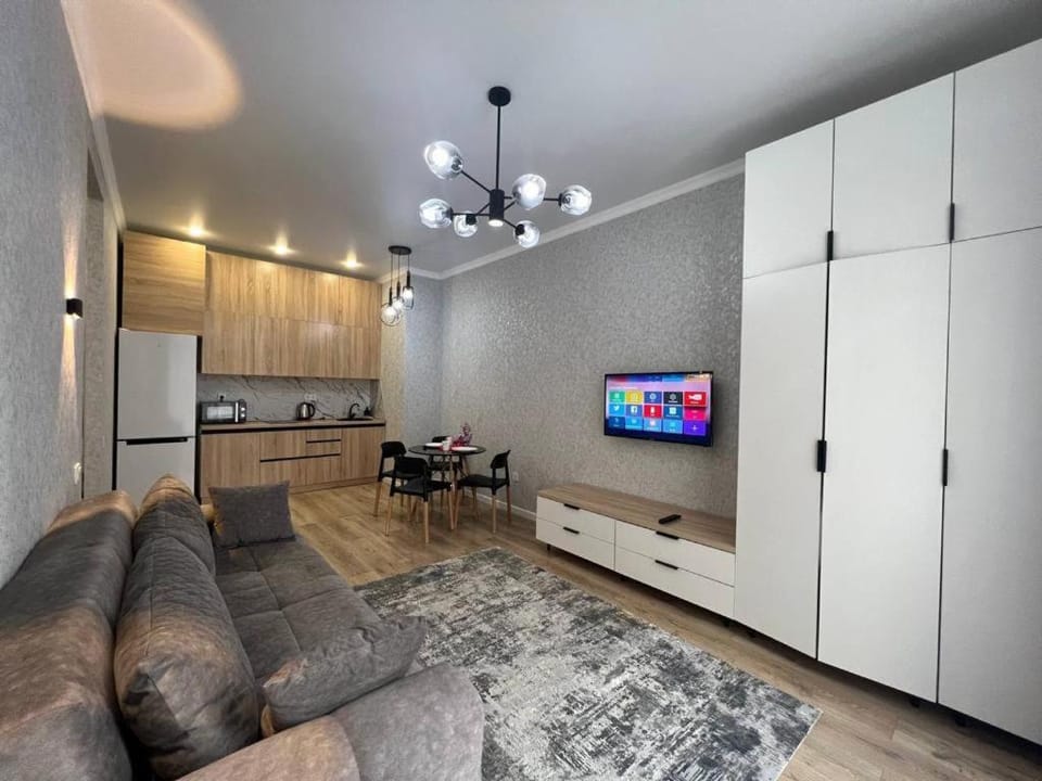 TV and multimedia, Kitchen or kitchenette, Living room, Seating area