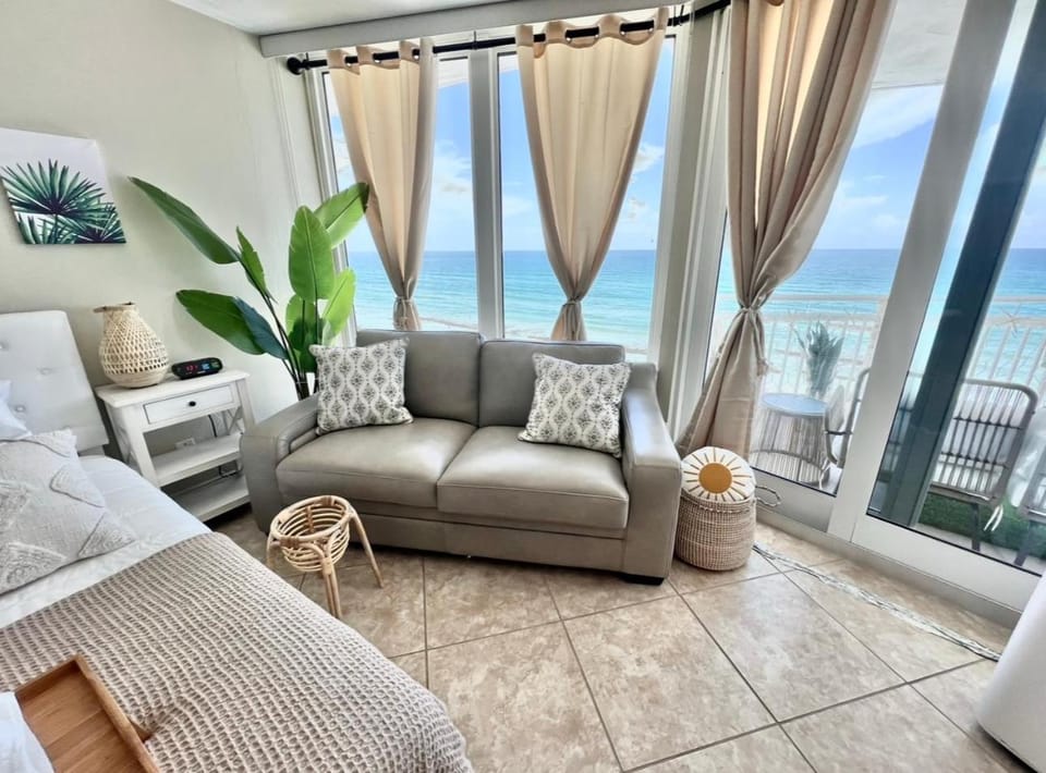 Oversized condo Beach Oasis 601 Gorgeous Ocean front with spectacular views Apartment in Halifax Estates