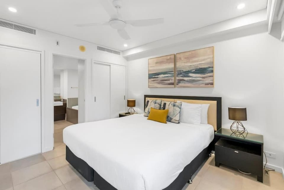 Resort-style Swim Out - A True Tropical Oasis Apartment in Port Douglas