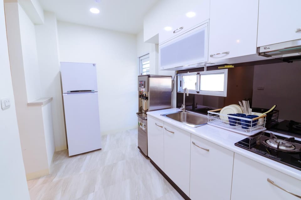 Kitchen or kitchenette, dishwasher