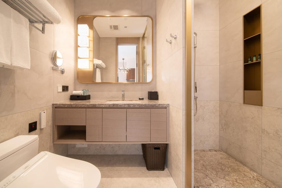Toilet, Bathroom, towels
