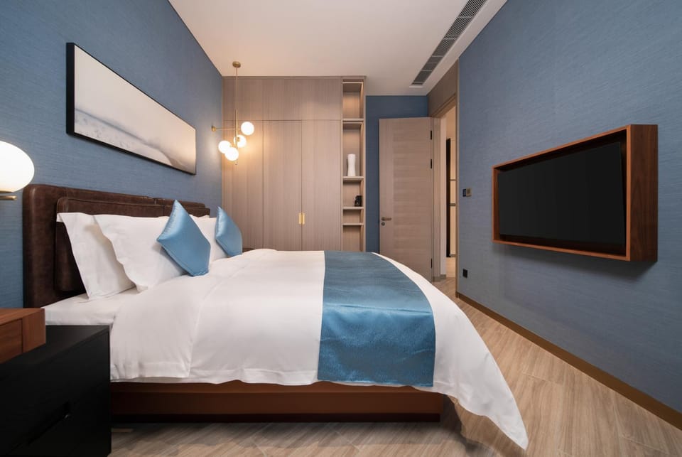 Bed, TV and multimedia, Photo of the whole room, Bedroom, wardrobe