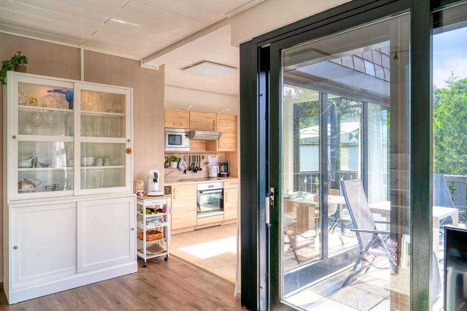 Kitchen or kitchenette, Dining area, minibar, pet friendly, stove