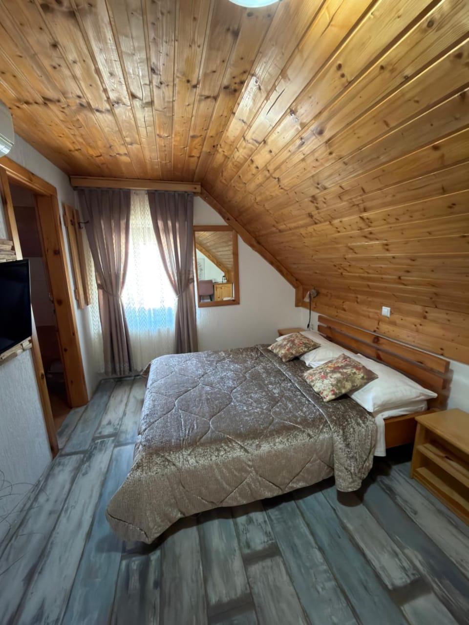 Guest House Plitvice Waterfall Bed and Breakfast in Jezerce