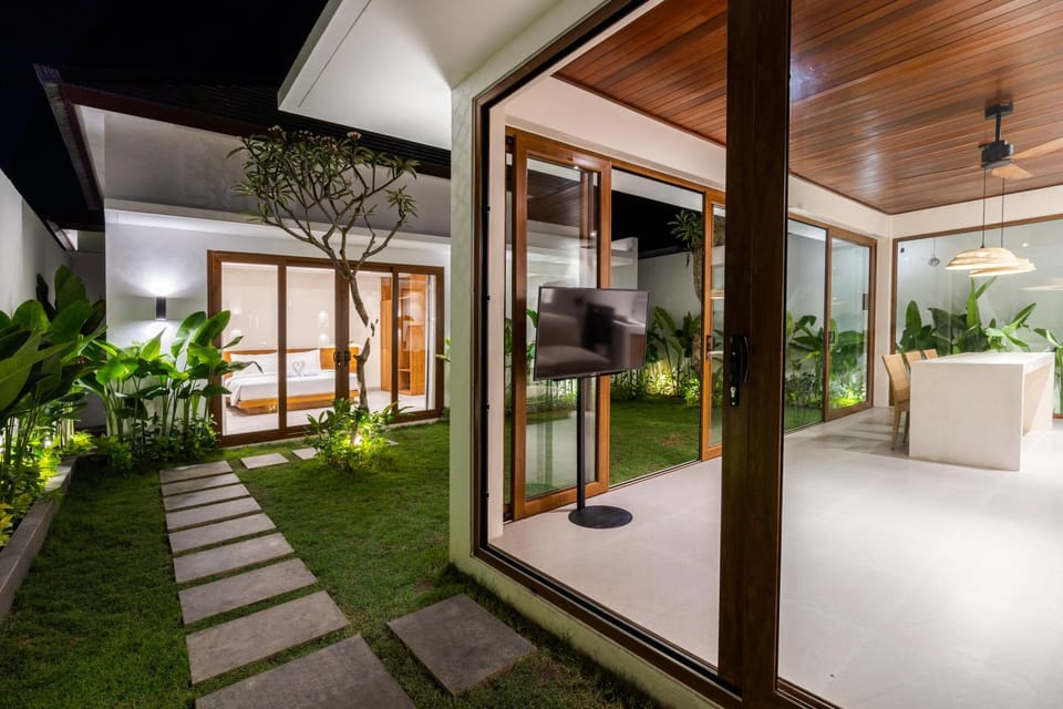 Patio, Spring, Garden, TV and multimedia, Evening entertainment, Garden view