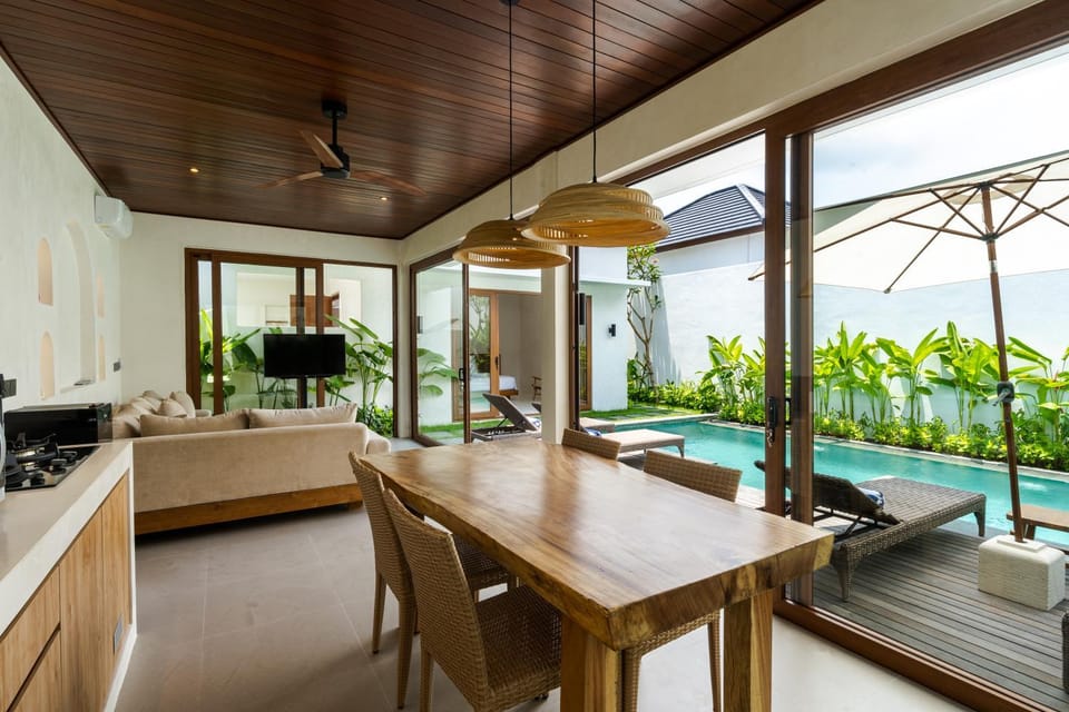 Patio, Dining area, Pool view, Swimming pool, sunbed