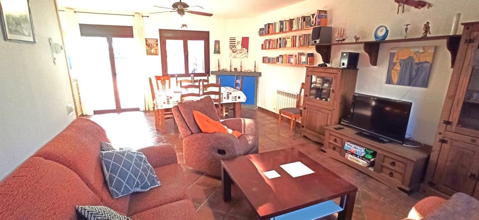 Communal lounge/ TV room, TV and multimedia, Living room, Seating area, Evening entertainment, fireplace