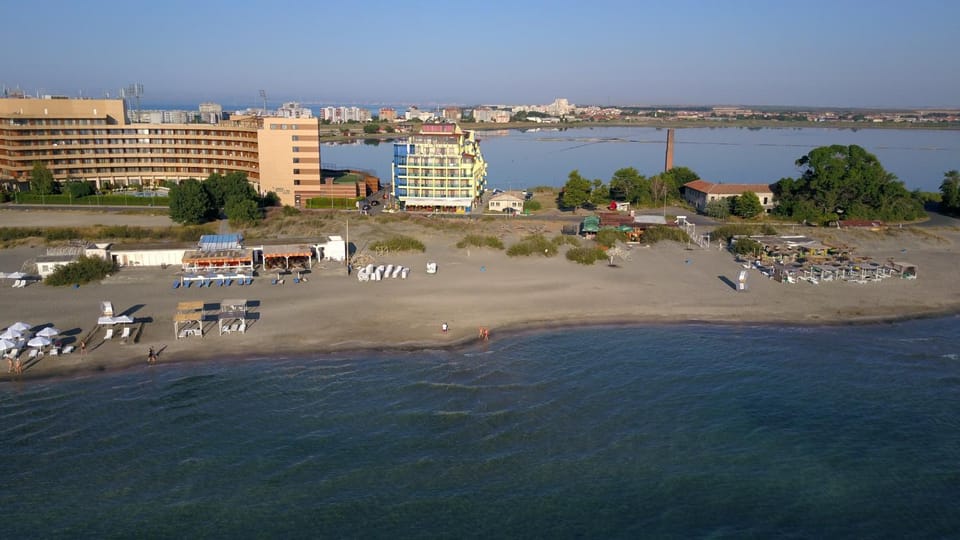 Property building, Bird's eye view, Beach
