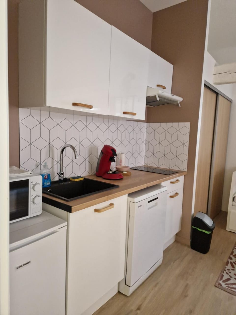 Kitchen or kitchenette