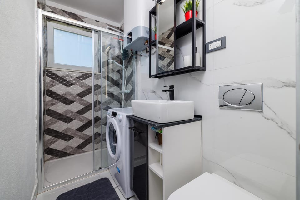 Shower, Bathroom, towels, washing machine