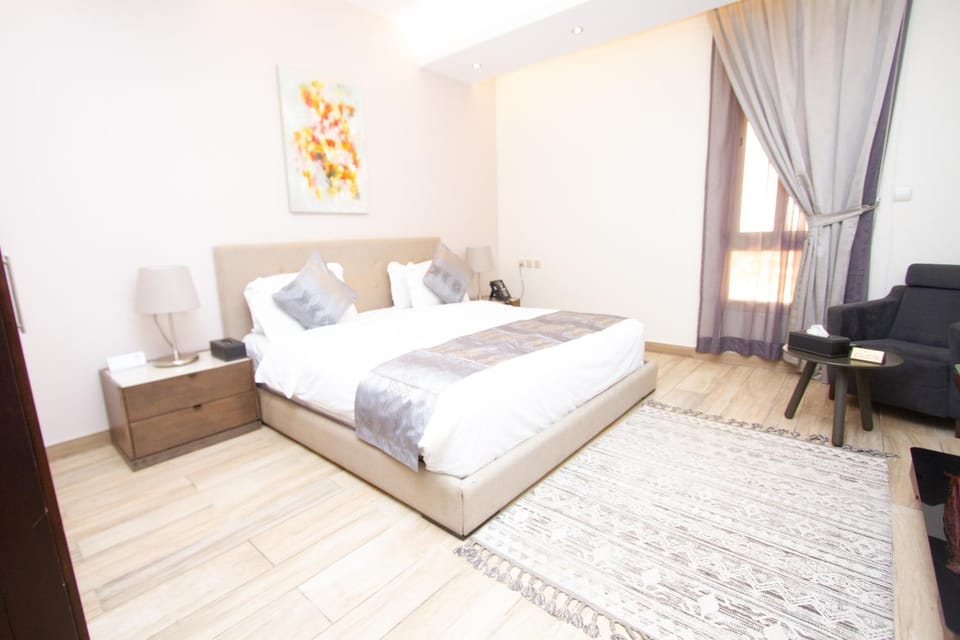 Bed, Living room, Photo of the whole room, Seating area, Bedroom