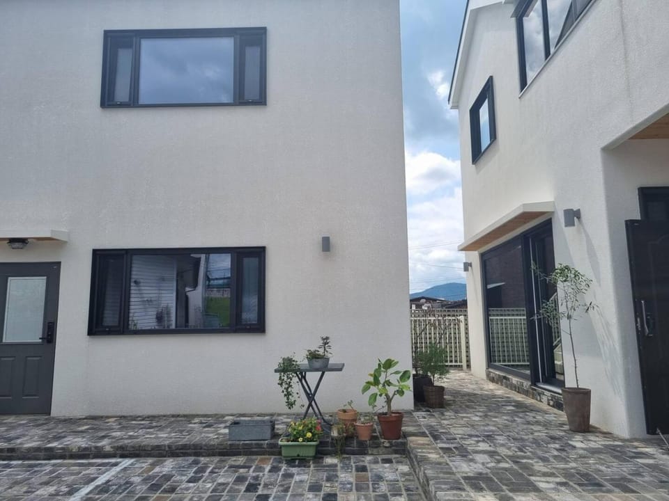 Property building, Day