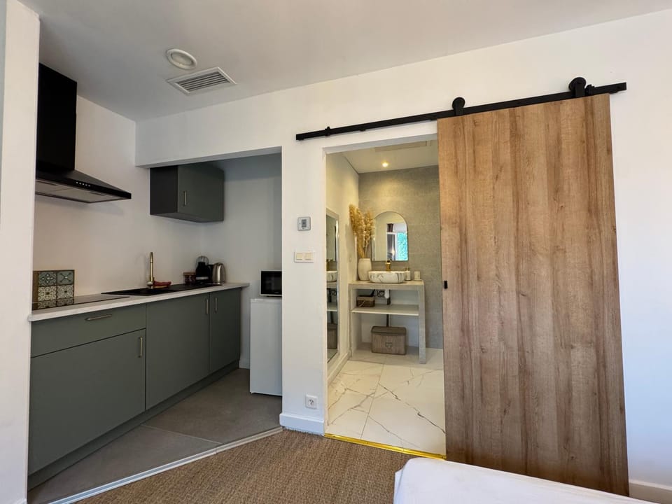 La tanière studio Vacation rental in Sainte-Maxime