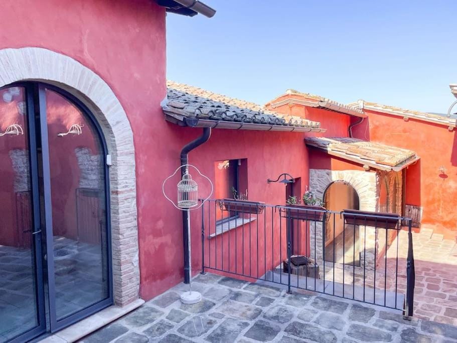 by Casamerina, villa in town of Narni with private garden, pool and sauna Villa in Narni