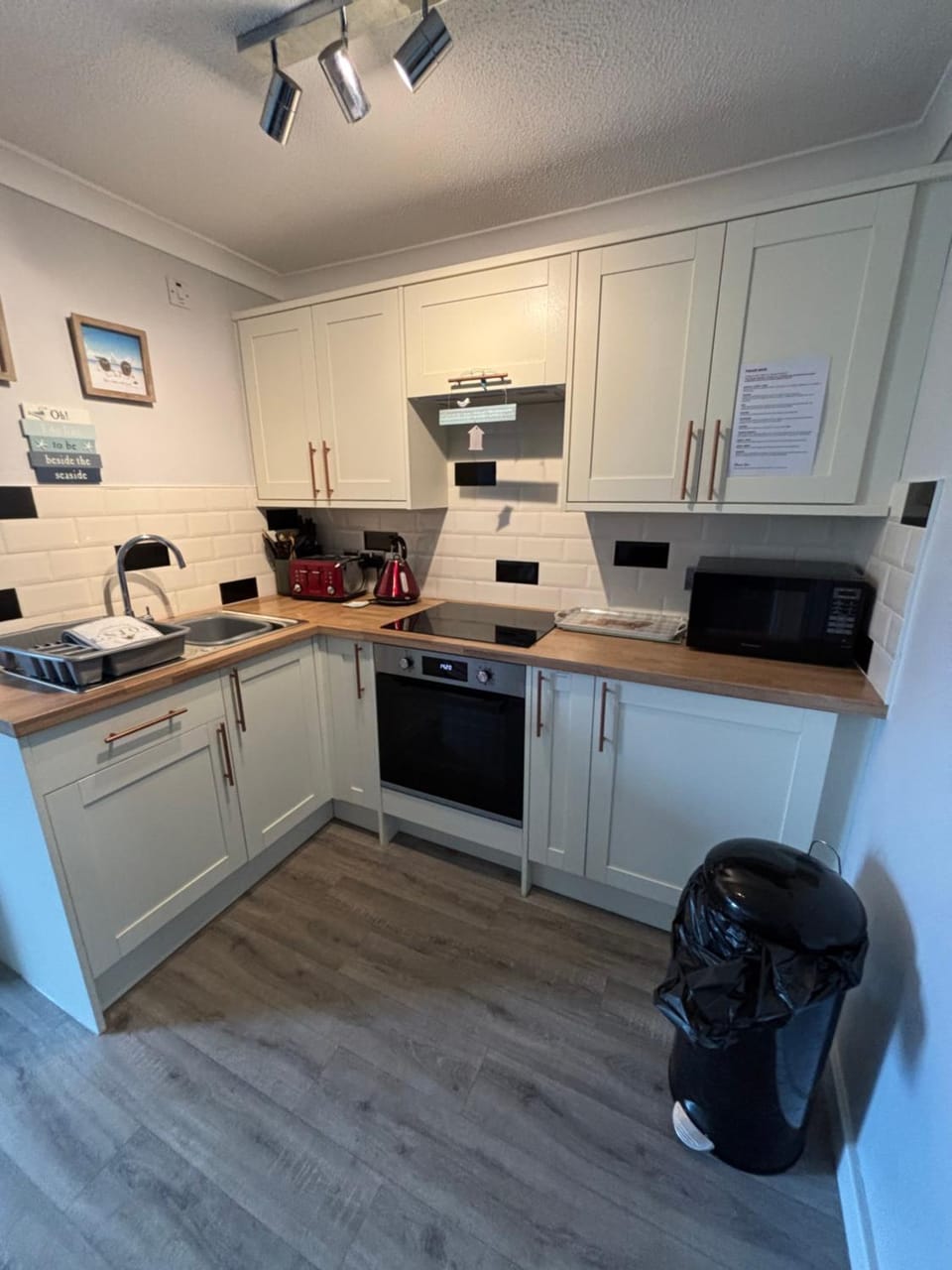246, Two bed Chalet on Belle Aire Holiday Park - sleeps 5, pet friendly, free Wi-Fi, bed linen and towels included plus onsite entertainment available Chalet in Hemsby