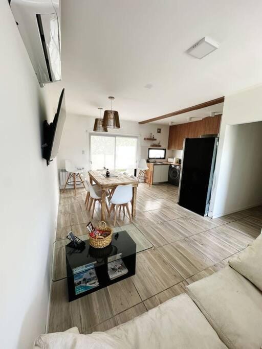 Casa impecable con Pileta, Garage House in Buenos Aires Province
