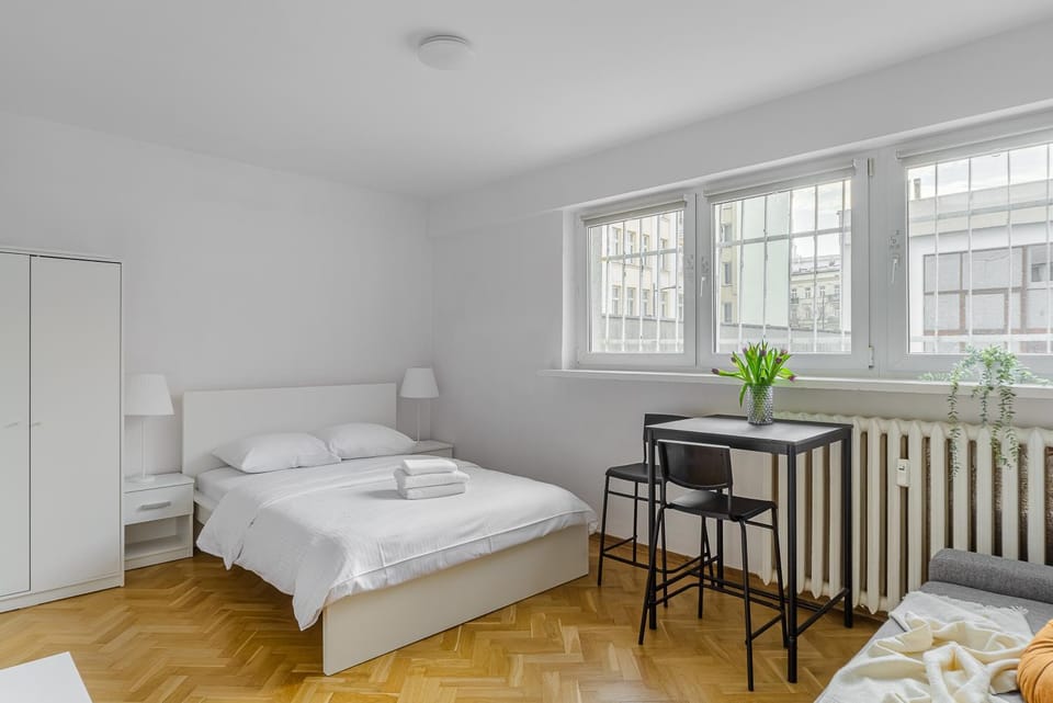 Bed, Photo of the whole room, Dining area, Bedroom, hair dresser, towels