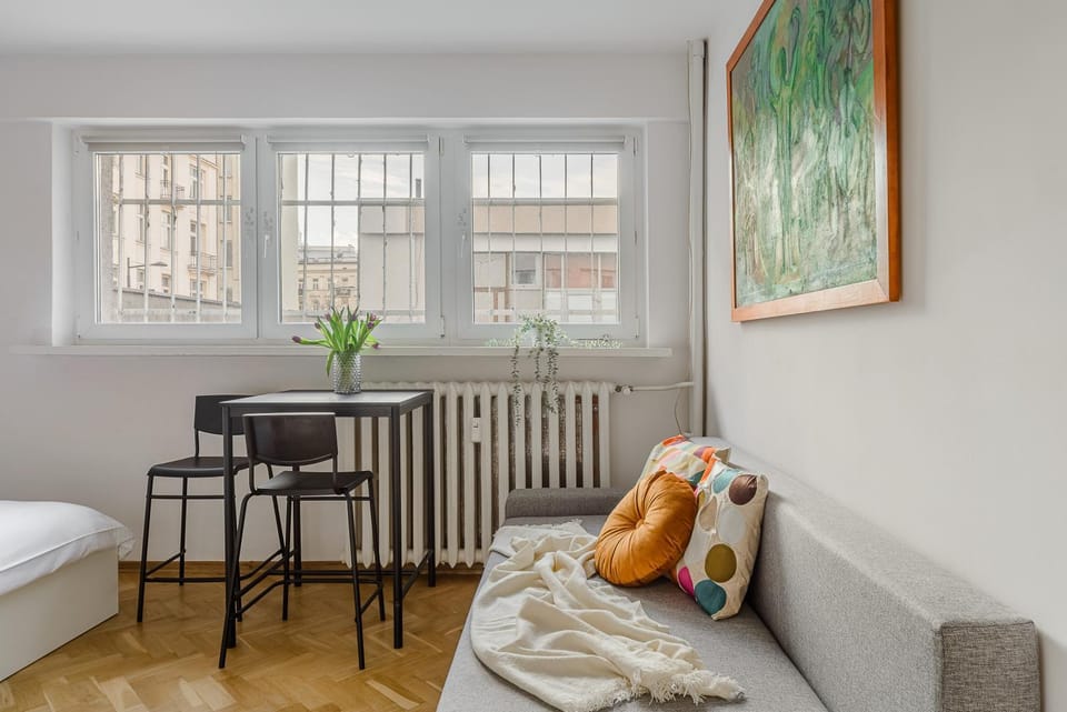 Bed, Seating area