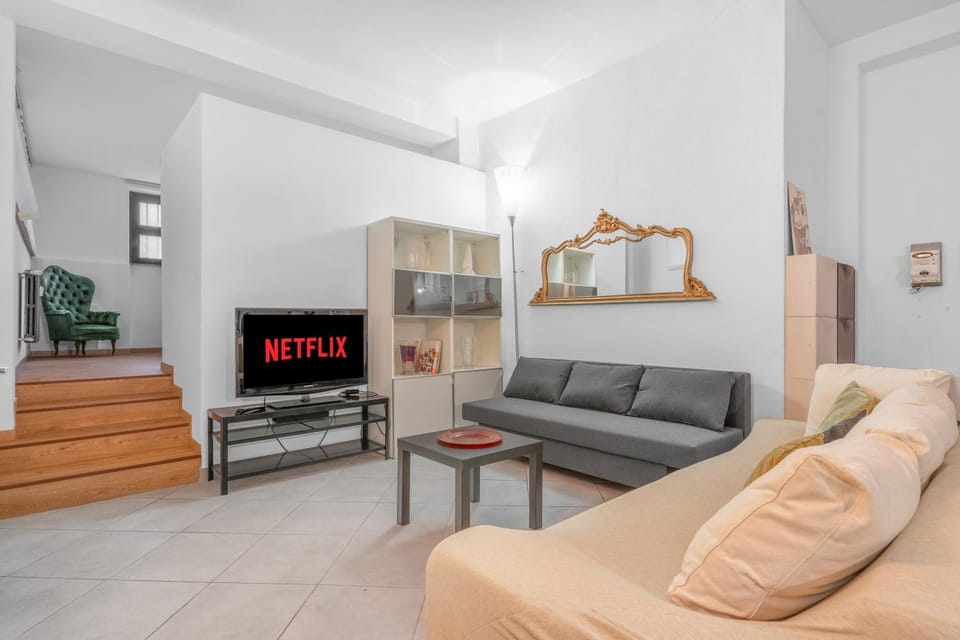 Communal lounge/ TV room, TV and multimedia, Living room, Seating area, Evening entertainment
