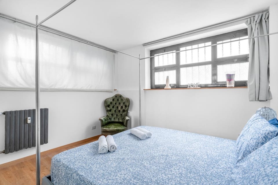Bed, Photo of the whole room, Bedroom, internet, towels