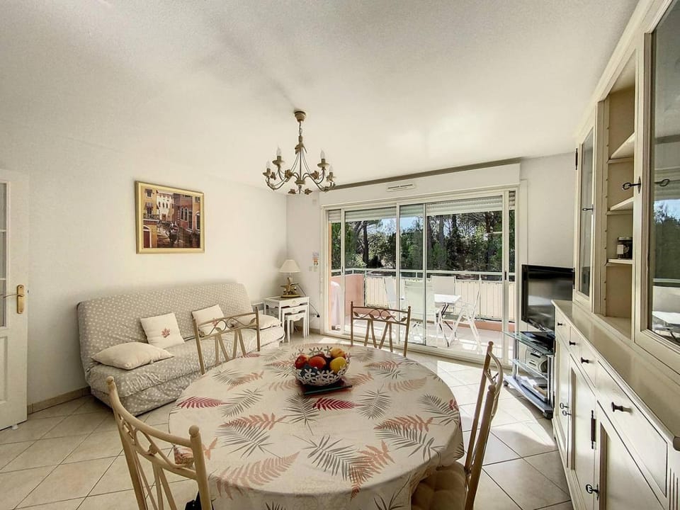Appartement T2 pour 4 personnes dans résidence avec piscine Apartment in Sainte-Maxime