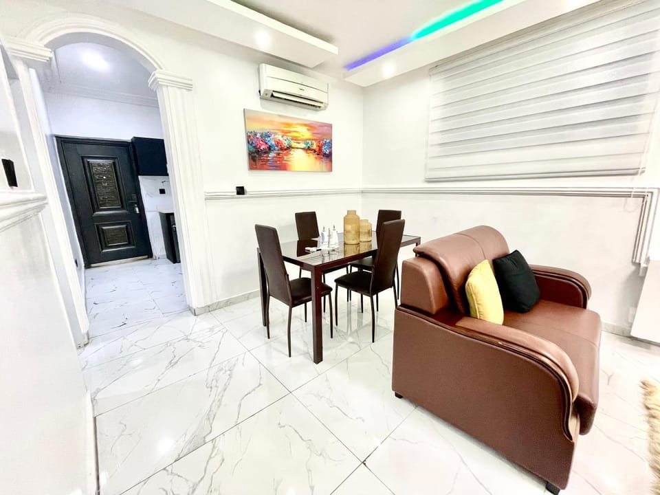 Seating area, Dining area, air conditioner