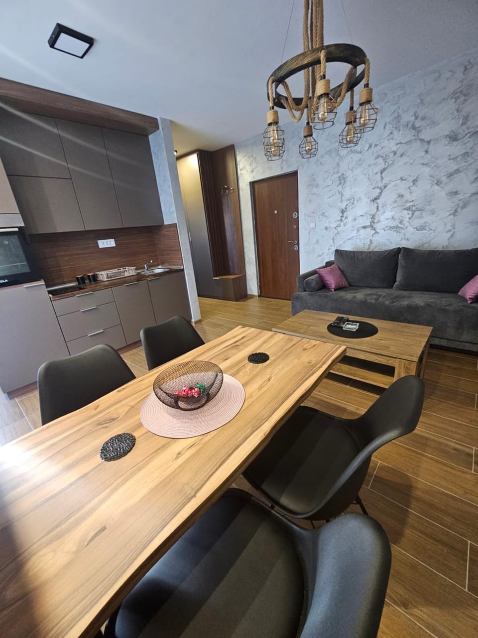 Kitchen or kitchenette, Living room, Seating area, Dining area