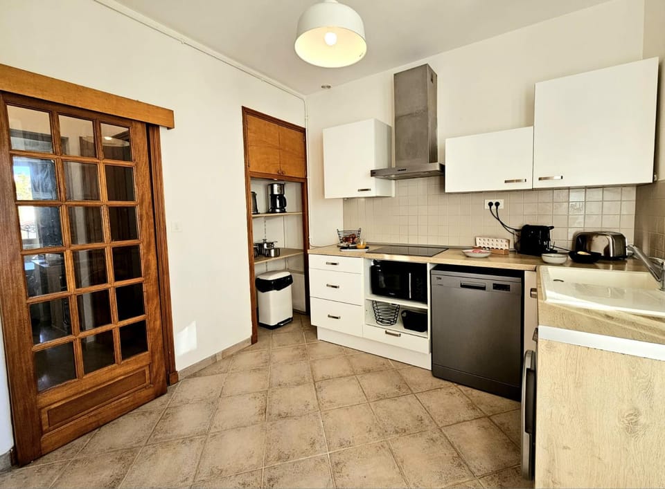 Coffee/tea facilities, Kitchen or kitchenette, dishwasher, minibar, pet friendly, stove, toaster