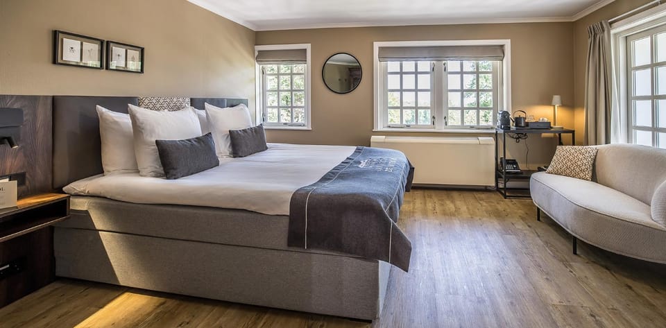 Coffee/tea facilities, View (from property/room), Seating area, Garden view, heating, air conditioner