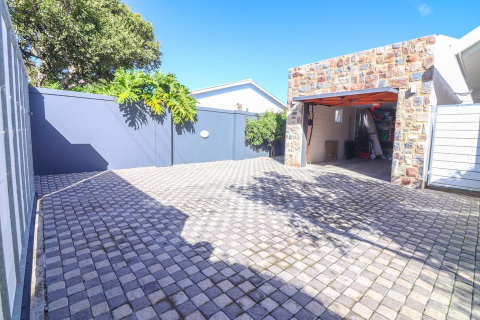 Delightful db story loft with airconditioning Apartment in Hermanus