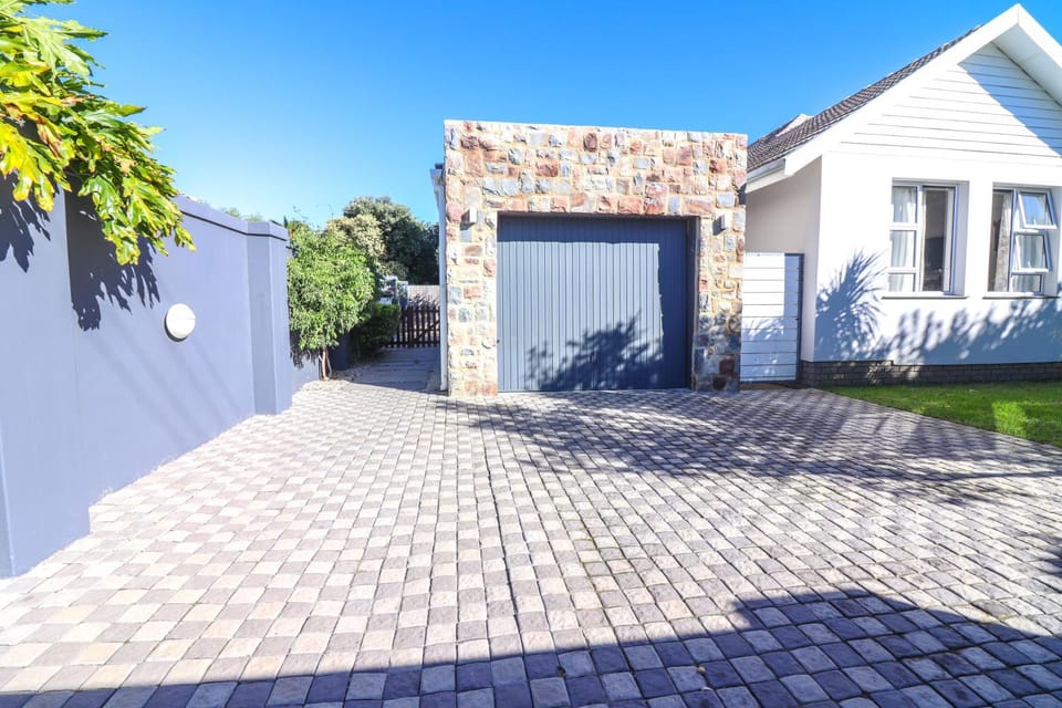Delightful db story loft with airconditioning Apartment in Hermanus