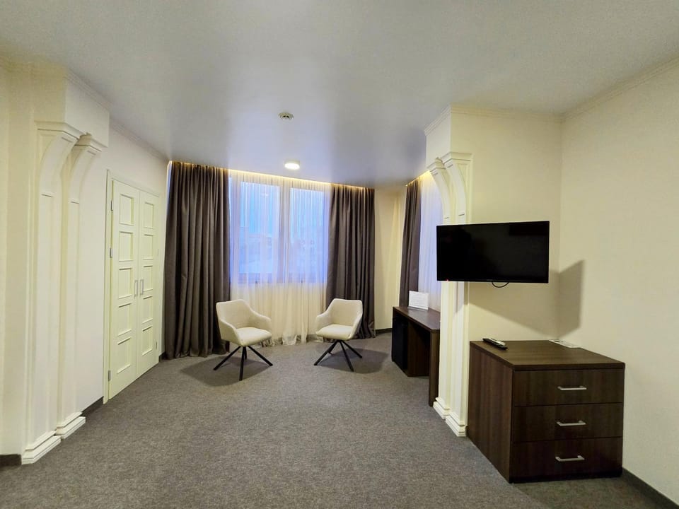 TV and multimedia, Photo of the whole room, Seating area, hair dresser