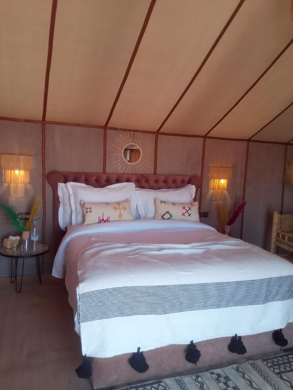 Property building, Bed, Photo of the whole room