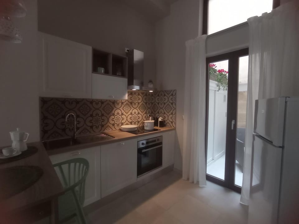 Kitchen or kitchenette, Dining area, dishwasher, pet friendly
