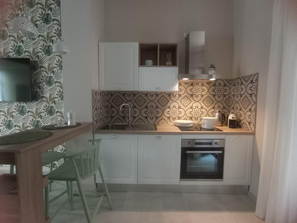 Kitchen or kitchenette, Dining area, dishwasher, minibar, pet friendly, stove