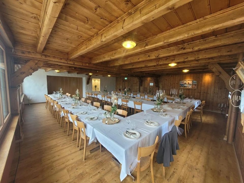 Restaurant/places to eat, Banquet/Function facilities