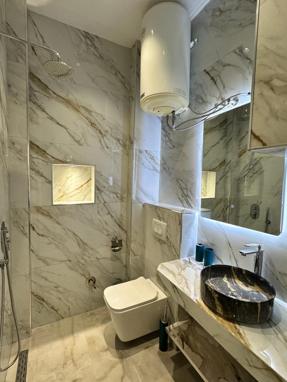 Shower, Toilet, towels