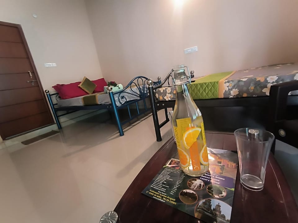 Living room, Dining area, Food