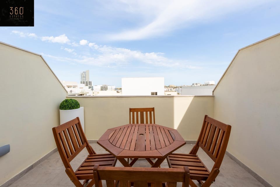 Patio, Day, View (from property/room), Balcony/Terrace, Dining area