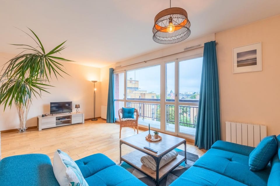2 BR apartment with balconies & private parking Apartment in Lille