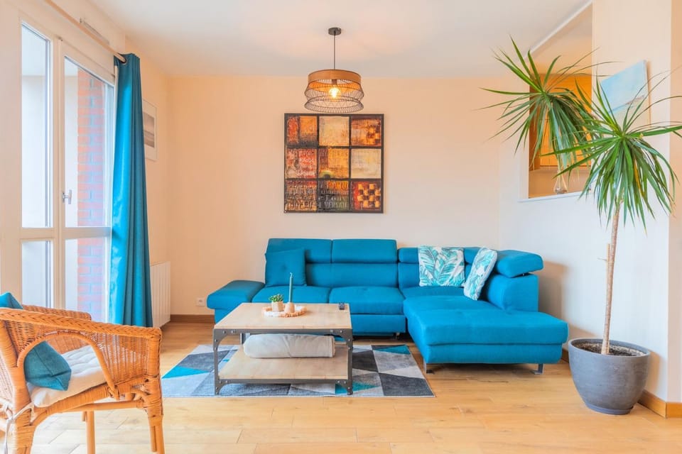 2 BR apartment with balconies & private parking Apartment in Lille