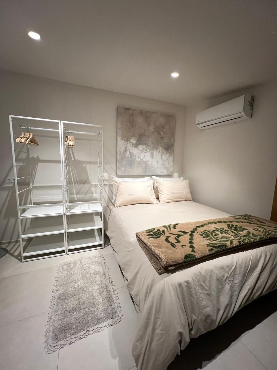 Bed, Photo of the whole room, Bedroom, towels, air conditioner