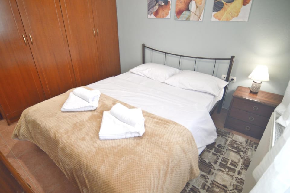 Bed, Photo of the whole room, Bedroom, towels, wardrobe