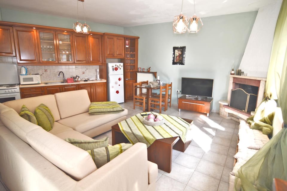 Kitchen or kitchenette, Living room, Seating area, Dining area, oven, pet friendly, stove