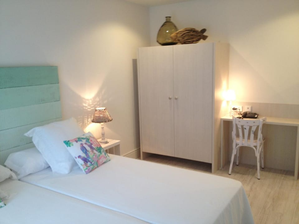 Bed, Photo of the whole room