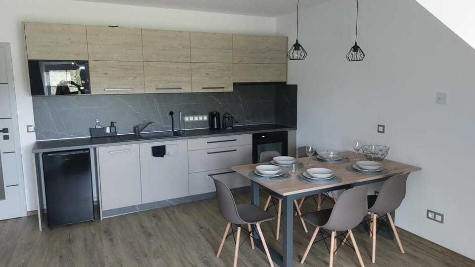 Coffee/tea facilities, Kitchen or kitchenette, Dining area, dishwasher, minibar, pet friendly, stove