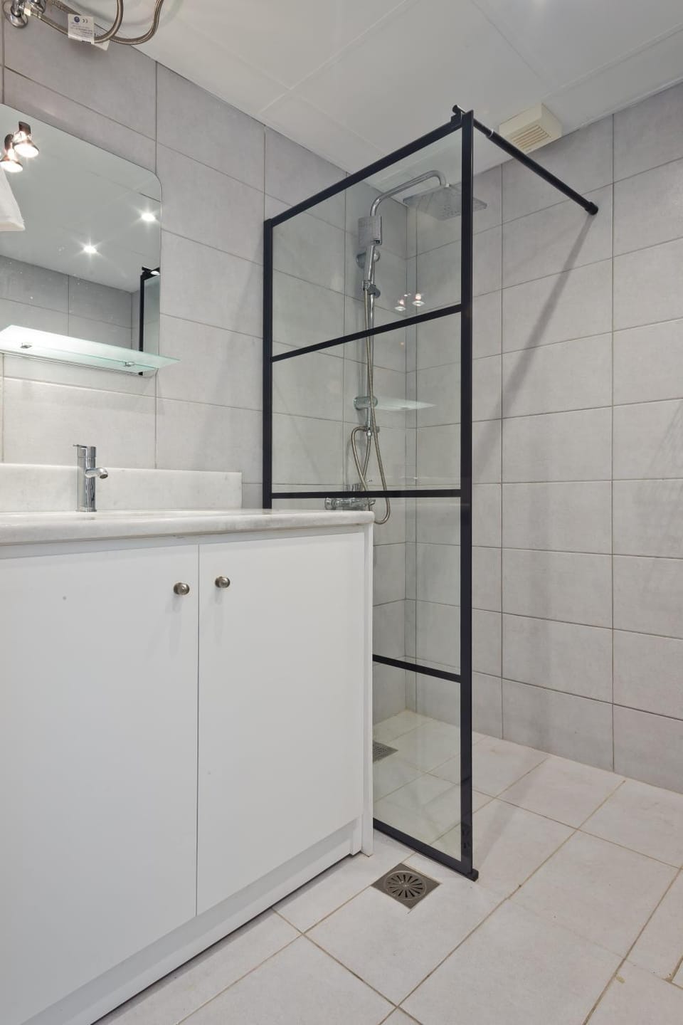 Bathroom, Living room