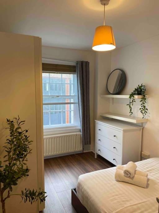 Bright 2BR Gem near Oxford St! Apartment in London Borough of Islington
